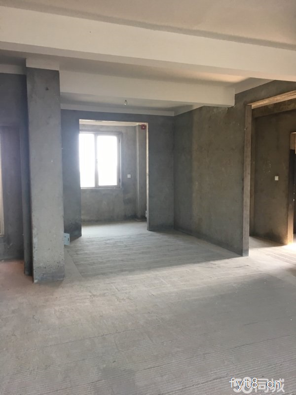 花千树洋房11楼送阁楼118平方有房产证可以按揭产证满两年