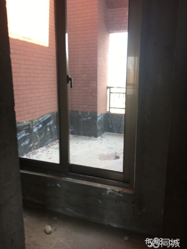 花千树洋房11楼送阁楼118平方有房产证可以按揭产证满两年